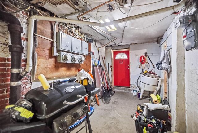 259 Chelsea St, Boston, MA 02128