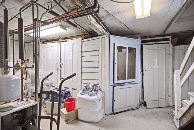 259 Chelsea St, Boston, MA 02128