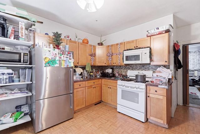 259 Chelsea St, Boston, MA 02128