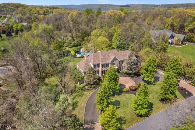 17 Carlisle Ct, Chester Twp., NJ 07930