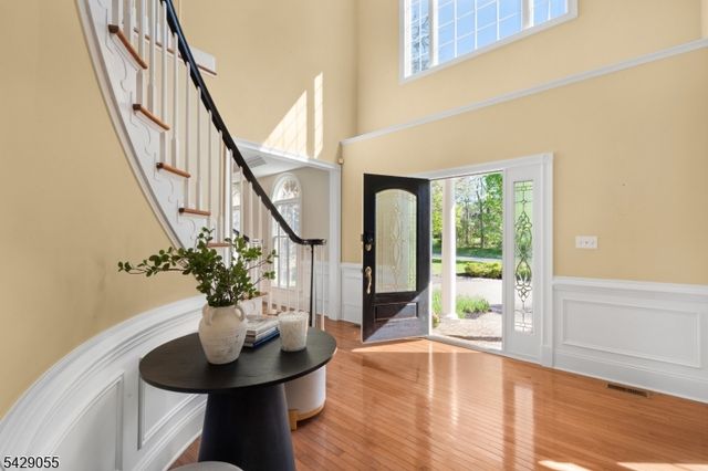 17 Carlisle Ct, Chester Twp., NJ 07930