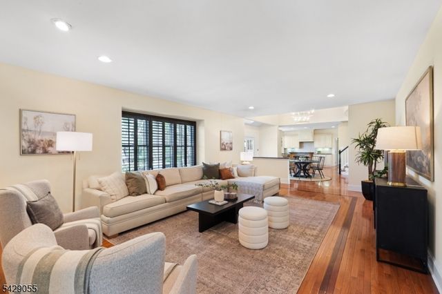 17 Carlisle Ct, Chester Twp., NJ 07930