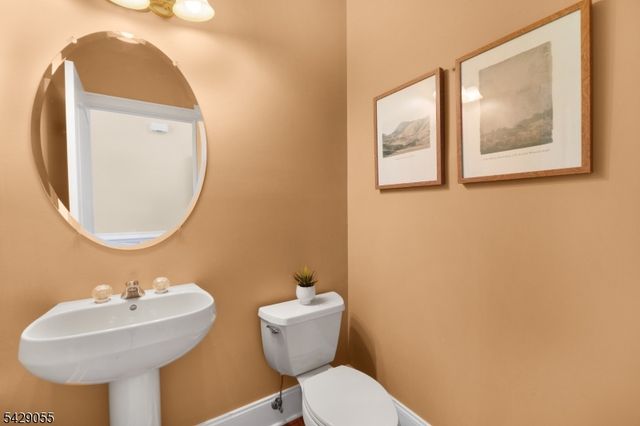 17 Carlisle Ct, Chester Twp., NJ 07930