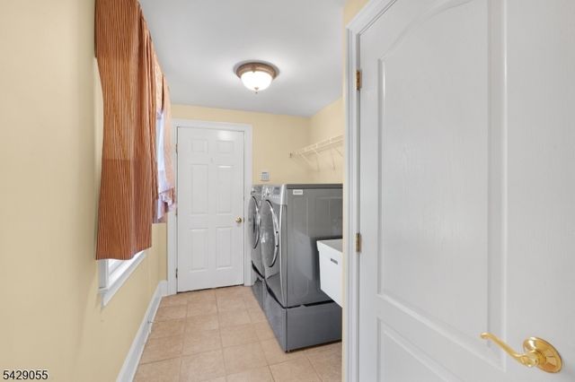 17 Carlisle Ct, Chester Twp., NJ 07930