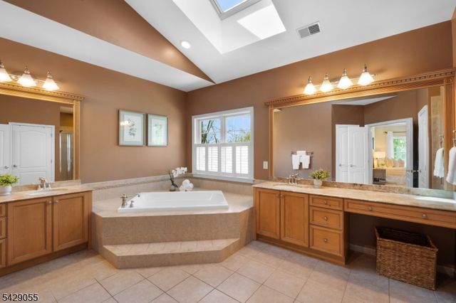 17 Carlisle Ct, Chester Twp., NJ 07930