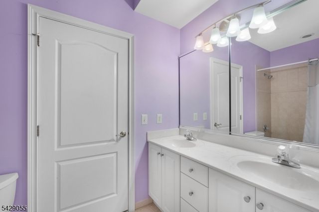 17 Carlisle Ct, Chester Twp., NJ 07930