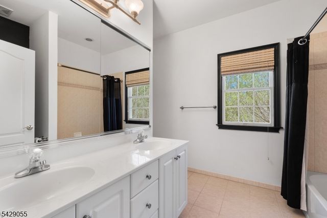 17 Carlisle Ct, Chester Twp., NJ 07930
