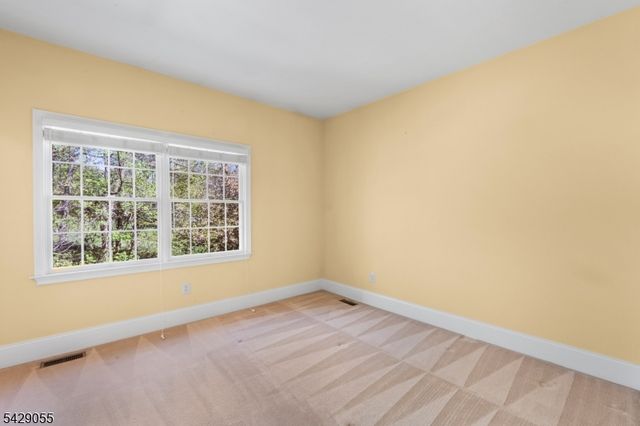 17 Carlisle Ct, Chester Twp., NJ 07930