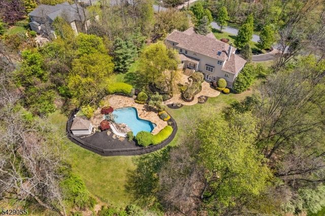 17 Carlisle Ct, Chester Twp., NJ 07930