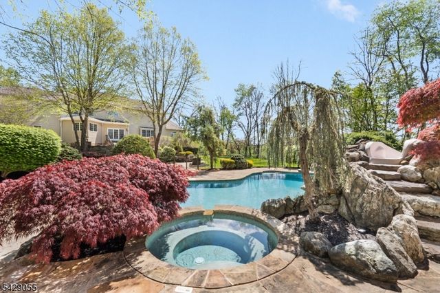 17 Carlisle Ct, Chester Twp., NJ 07930
