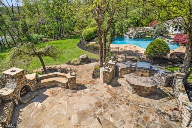 17 Carlisle Ct, Chester Twp., NJ 07930