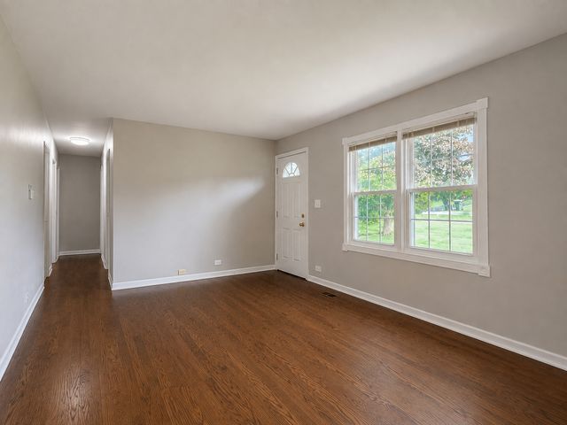 3038 Everglade Avenue, Woodridge, IL 60517