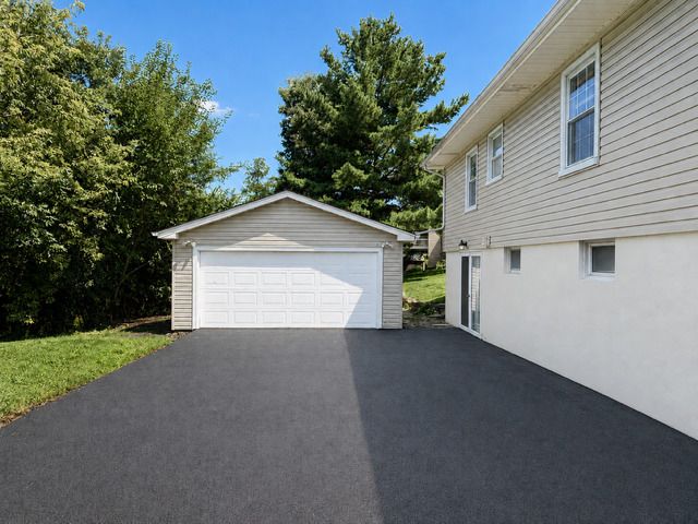 3038 Everglade Avenue, Woodridge, IL 60517