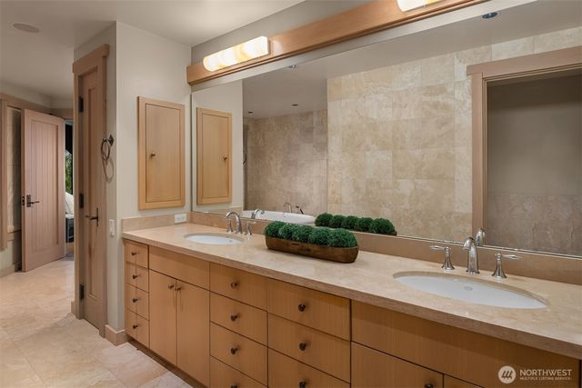 4604 W Raye Street, Seattle, WA 98199
