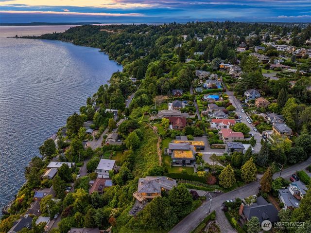 4604 W Raye Street, Seattle, WA 98199