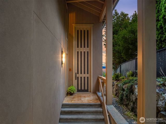 4604 W Raye Street, Seattle, WA 98199