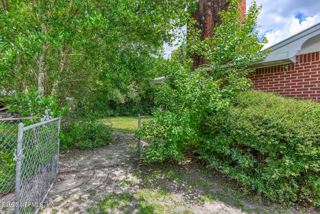 211 DOGWOOD Lane, Palatka, FL 32177