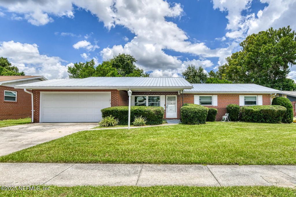 211 DOGWOOD Lane, Palatka, FL 32177