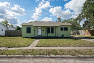 924 Lewis, Sinton, TX 78387
