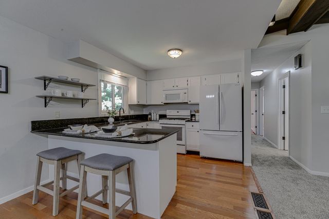 16010 Oak Shore Drive, Lakeville, MN 55044