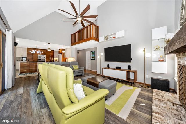 13304 CANTERBURY, Hagerstown, MD 21742
