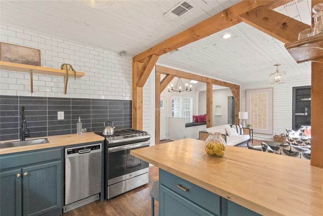 619 N Hampton Road, Dallas, TX 75208