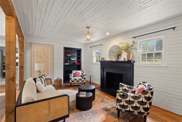 619 N Hampton Road, Dallas, TX 75208