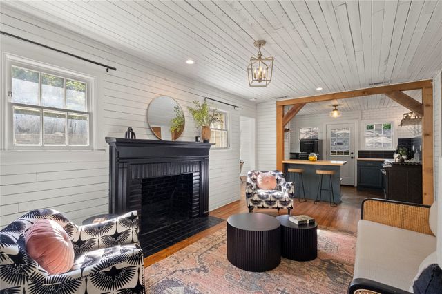 619 N Hampton Road, Dallas, TX 75208