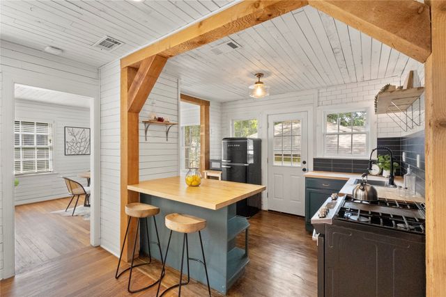 619 N Hampton Road, Dallas, TX 75208