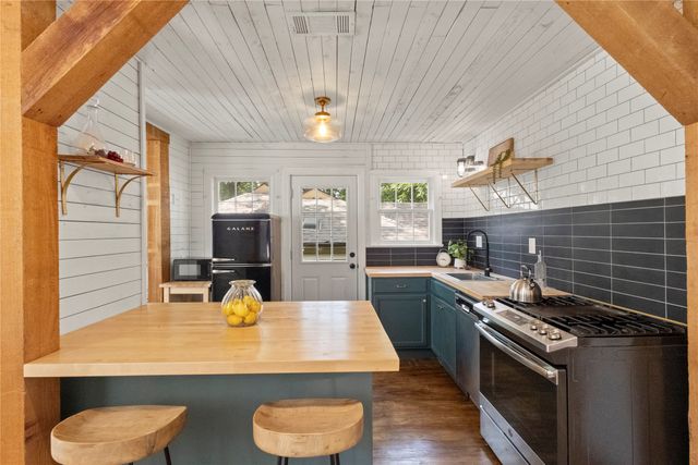 619 N Hampton Road, Dallas, TX 75208