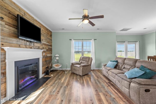 113 Woodwater Drive, Richlands, NC 28574