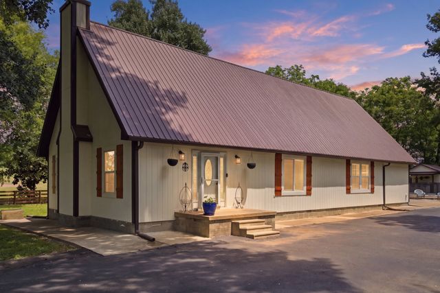 2540 Carl Fox Rd, Cornersville, TN 37047