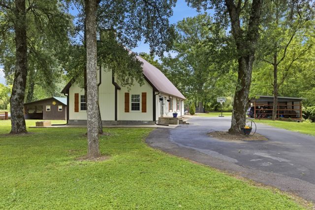 2540 Carl Fox Rd, Cornersville, TN 37047
