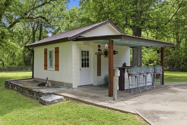 2540 Carl Fox Rd, Cornersville, TN 37047