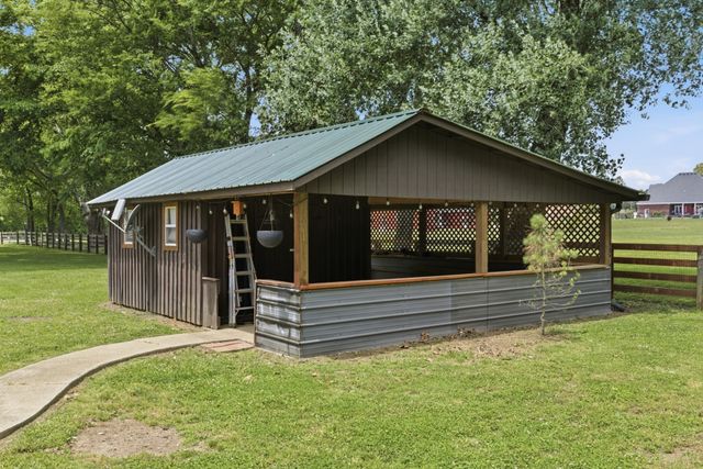 2540 Carl Fox Rd, Cornersville, TN 37047