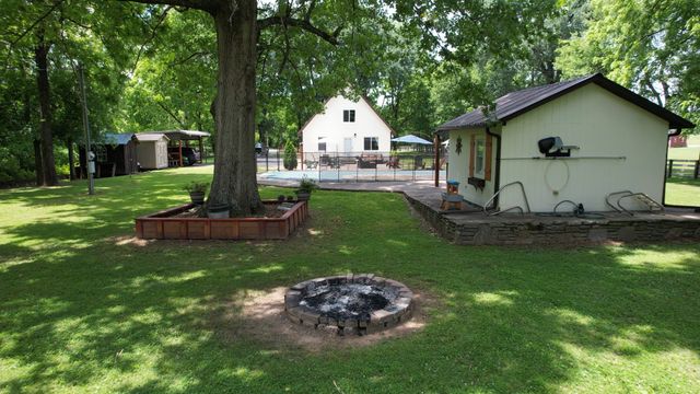 2540 Carl Fox Rd, Cornersville, TN 37047
