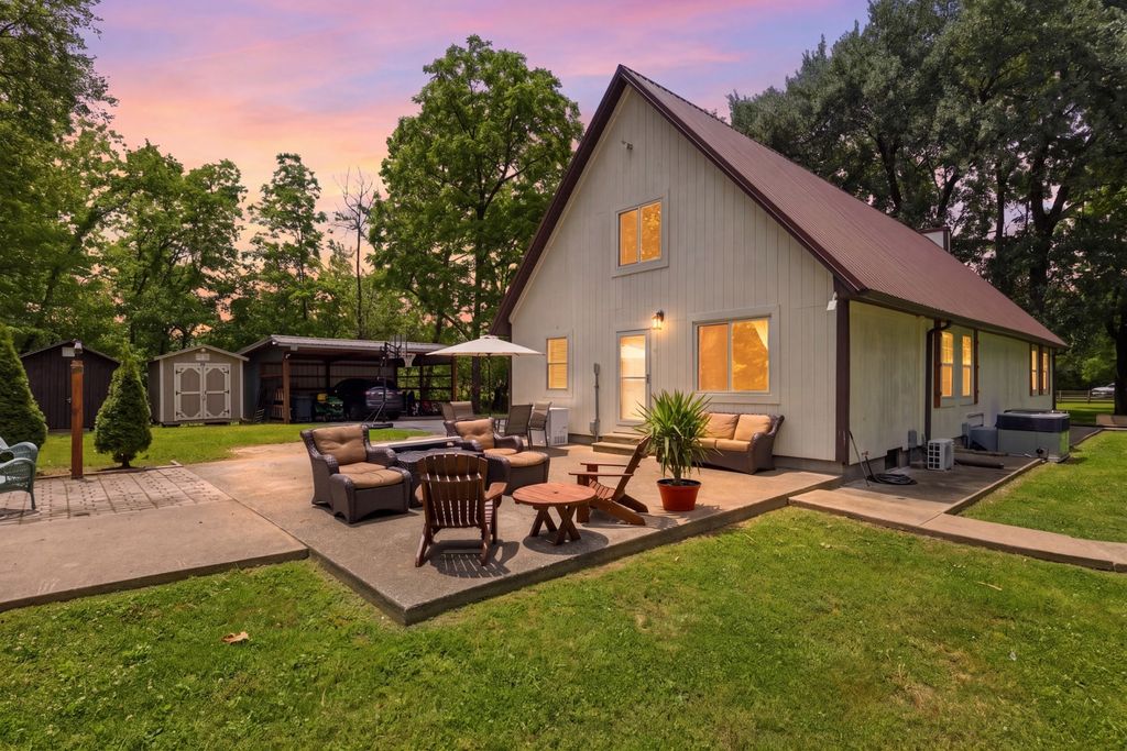 2540 Carl Fox Rd, Cornersville, TN 37047