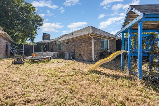 2825 Stoneridge Drive, Garland, TX 75044