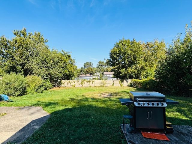 484 Hickory Place, Elgin, IL 60120