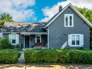 484 Hickory Place, Elgin, IL 60120