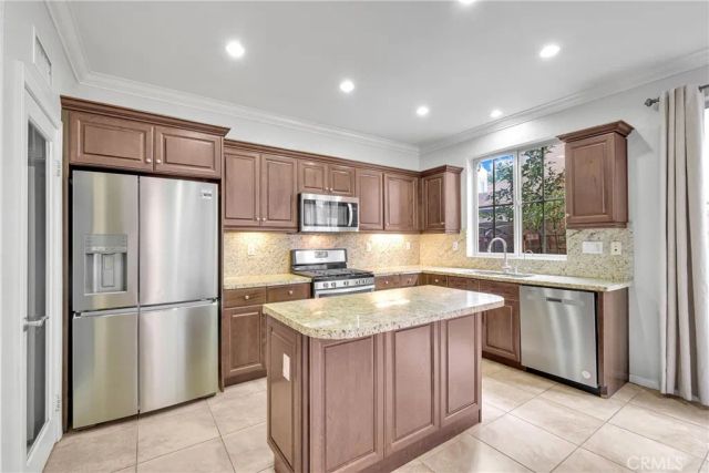 29 Splendor, Irvine, CA 92618