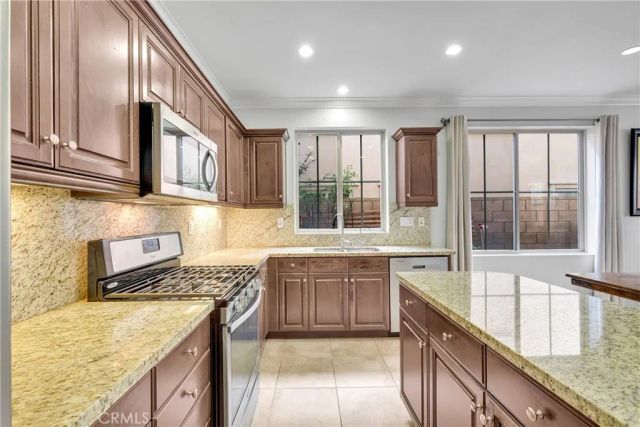 29 Splendor, Irvine, CA 92618
