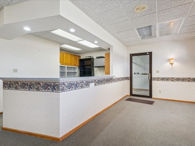 3900 River Ridge Dr NE A & B, Cedar Rapids, IA 52402