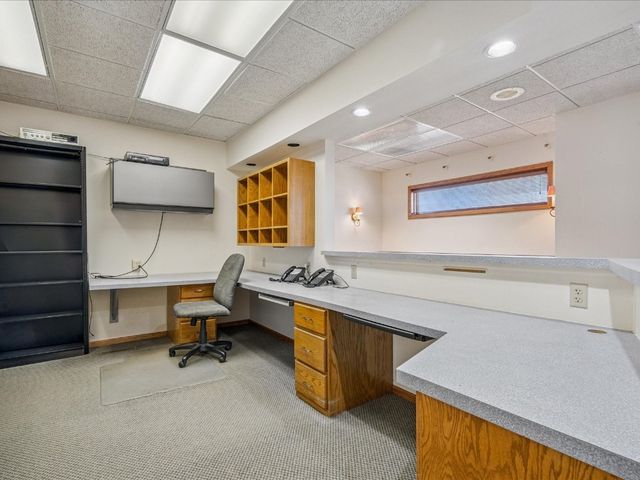 3900 River Ridge Dr NE A & B, Cedar Rapids, IA 52402