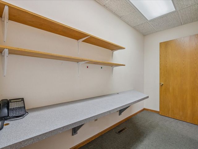 3900 River Ridge Dr NE A & B, Cedar Rapids, IA 52402