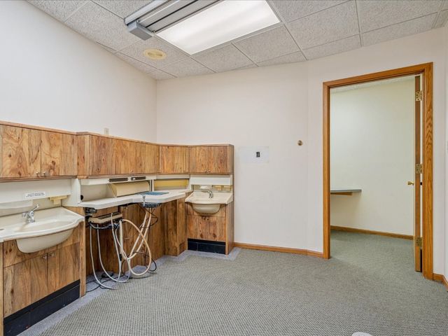 3900 River Ridge Dr NE A & B, Cedar Rapids, IA 52402