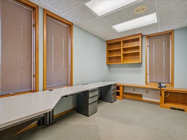 3900 River Ridge Dr NE A & B, Cedar Rapids, IA 52402