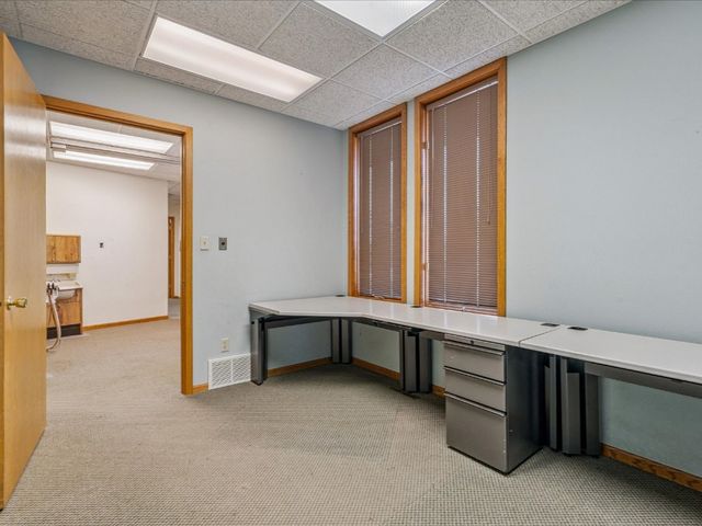 3900 River Ridge Dr NE A & B, Cedar Rapids, IA 52402