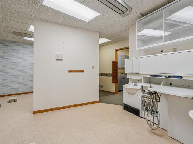 3900 River Ridge Dr NE A & B, Cedar Rapids, IA 52402