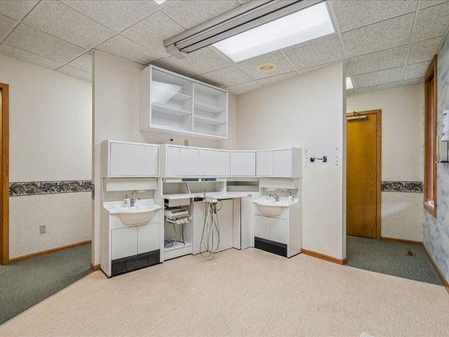 3900 River Ridge Dr NE A & B, Cedar Rapids, IA 52402